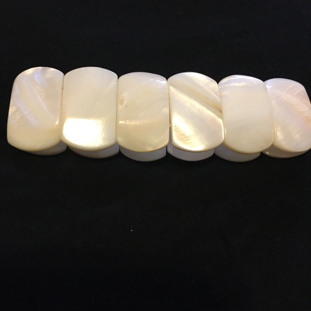 Elegant Cream Shell Bracelet